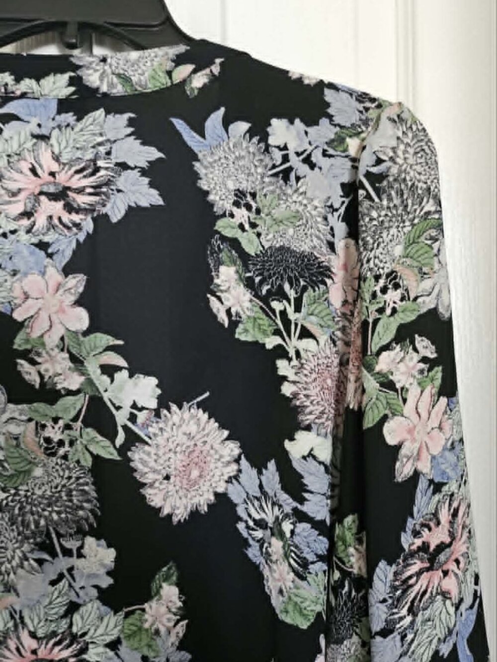 Rose + Olive Women’s 2X Black Floral V-Neck Tunic Blouse 3/4 Sleeve Plus Size. - Picture 7 of 7